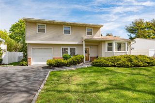 17 Wentworth Drive, Dix Hills, NY 11746
