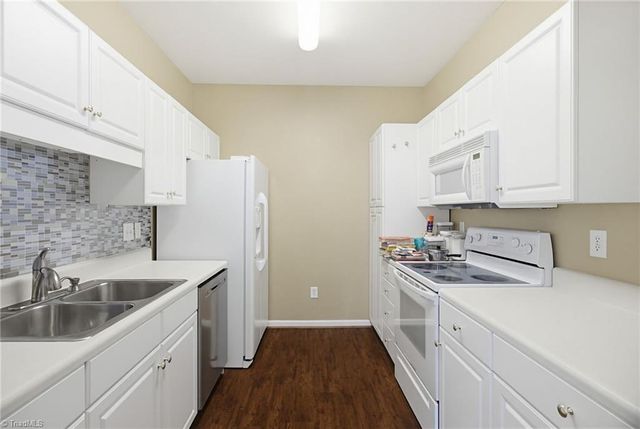 7104 Riverview Knoll Court, Clemmons, NC 27012
