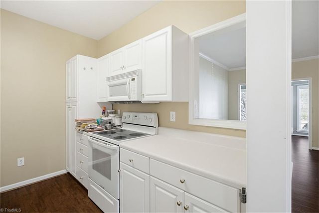 7104 Riverview Knoll Court, Clemmons, NC 27012