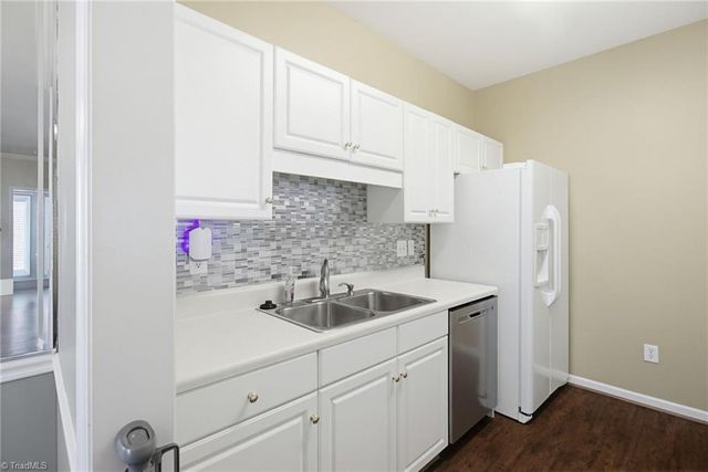 7104 Riverview Knoll Court, Clemmons, NC 27012