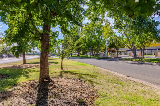 5224 21st Ave, Sacramento, CA 95820