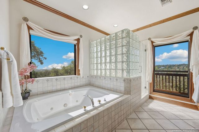 14819 Seven L Trl, Helotes, TX 78023