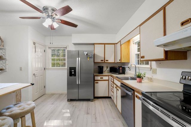 138 Golfview Drive, Manchester, NH 03102