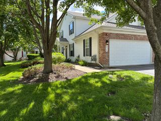 878 Stuarts Drive 878, St. Charles, IL 60174