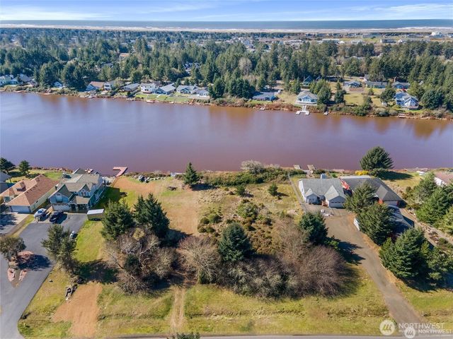 605 E Chance A La Mer NE, Ocean Shores, WA 98569