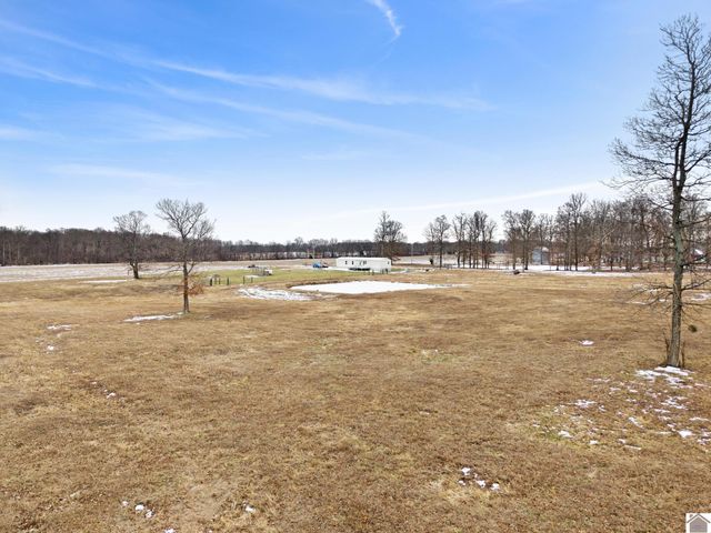 3452 N State Route 121, Murray, KY 42071