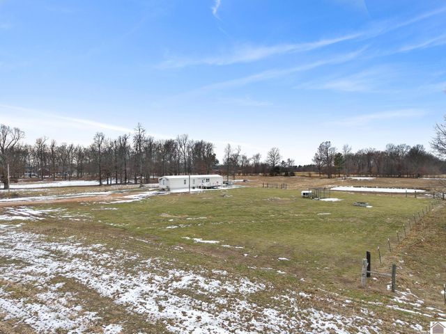 3452 N State Route 121, Murray, KY 42071