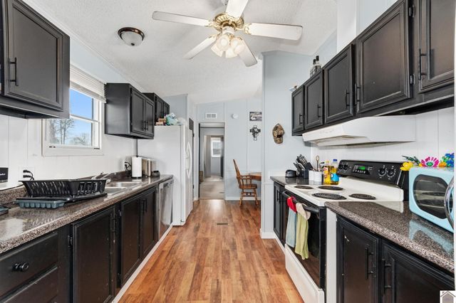 3452 N State Route 121, Murray, KY 42071