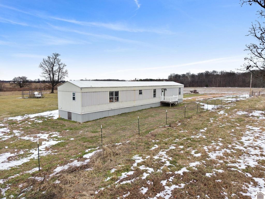 3452 N State Route 121, Murray, KY 42071
