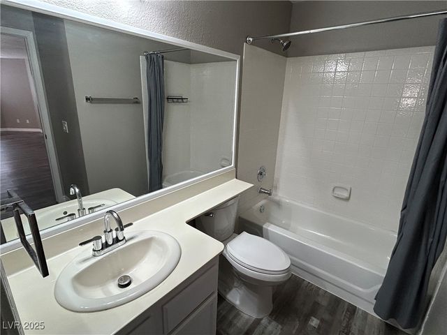 6873 Tamarus Street 201, Las Vegas, NV 89119