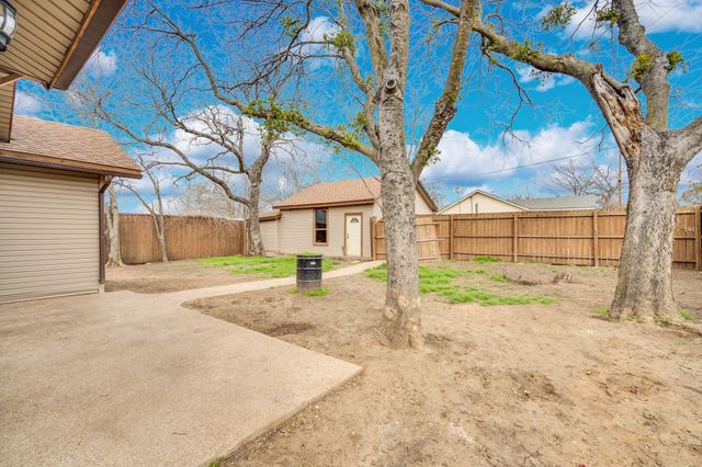 200 W Davis Avenue, Alvarado, TX 76009