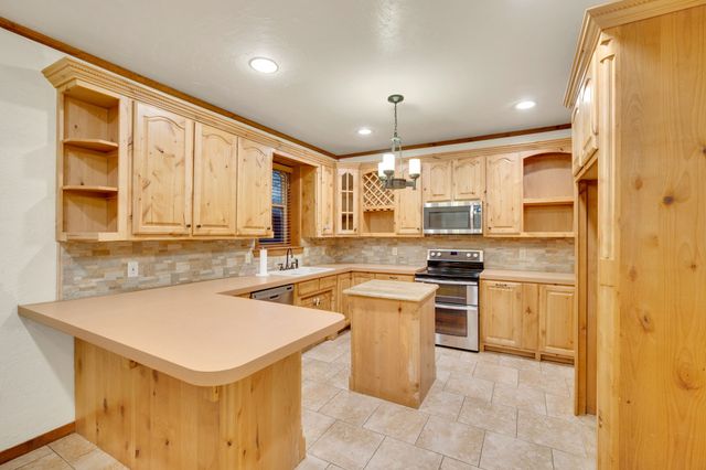 200 W Davis Avenue, Alvarado, TX 76009