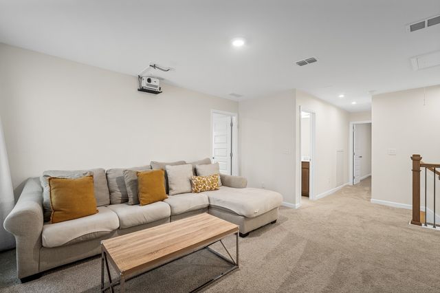 1016 Lionheart Dr, Hermitage, TN 37076