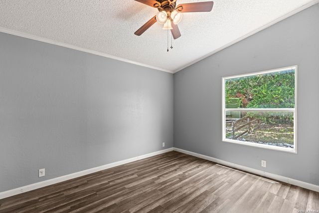 402 N WALNUT WAY, Boerne, TX 78006