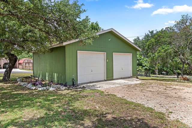 402 N WALNUT WAY, Boerne, TX 78006