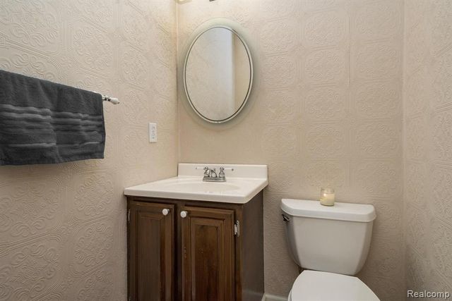 1921 Fairfield Drive, Rochester Hills, MI 48306