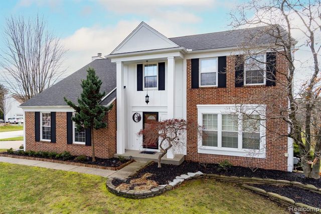 1921 Fairfield Drive, Rochester Hills, MI 48306