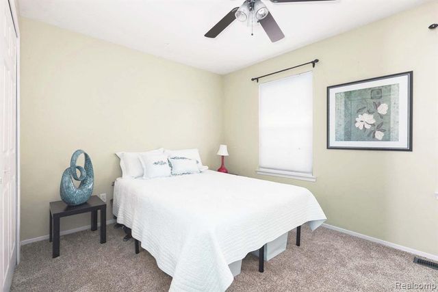 1921 Fairfield Drive, Rochester Hills, MI 48306