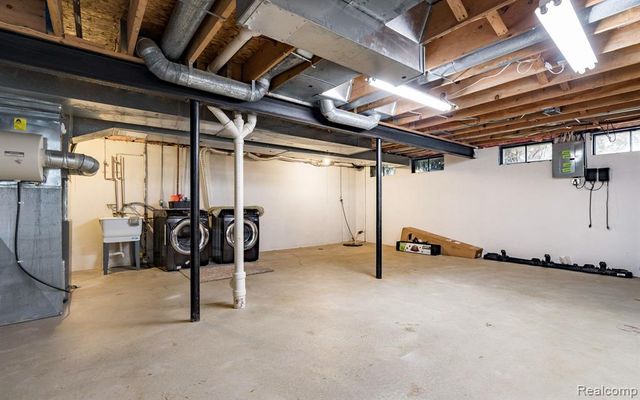 1921 Fairfield Drive, Rochester Hills, MI 48306