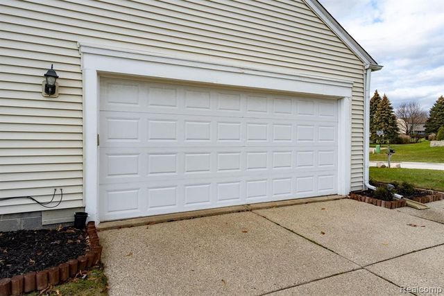 1921 Fairfield Drive, Rochester Hills, MI 48306