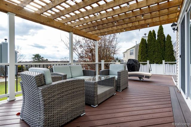 1921 Fairfield Drive, Rochester Hills, MI 48306