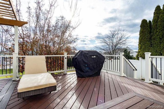 1921 Fairfield Drive, Rochester Hills, MI 48306