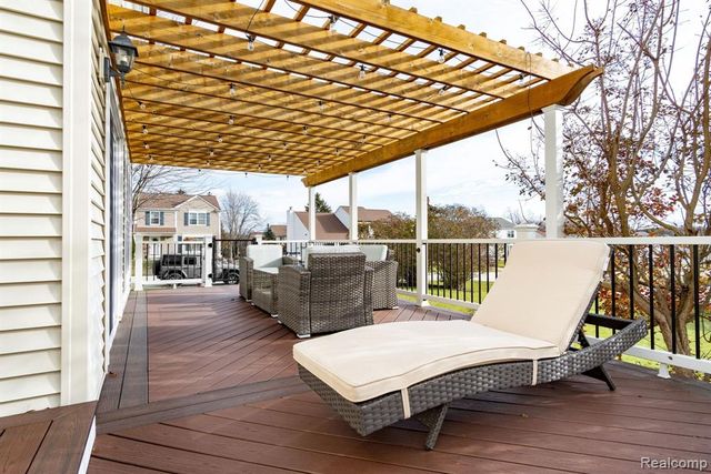 1921 Fairfield Drive, Rochester Hills, MI 48306