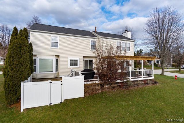 1921 Fairfield Drive, Rochester Hills, MI 48306