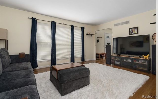 1921 Fairfield Drive, Rochester Hills, MI 48306