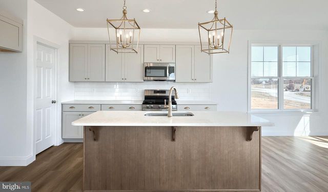 610 ESTATE DR, Mechanicsburg, PA 17055