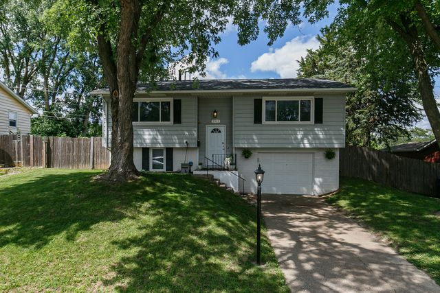 2912 E 35TH Street, Davenport, IA 52807