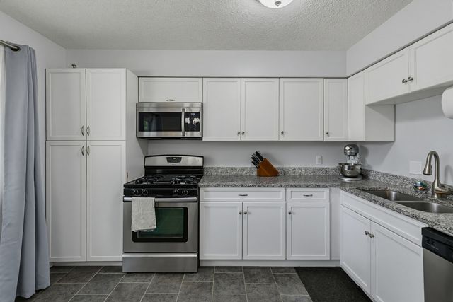 2912 E 35TH Street, Davenport, IA 52807