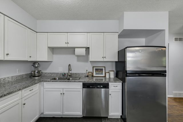 2912 E 35TH Street, Davenport, IA 52807