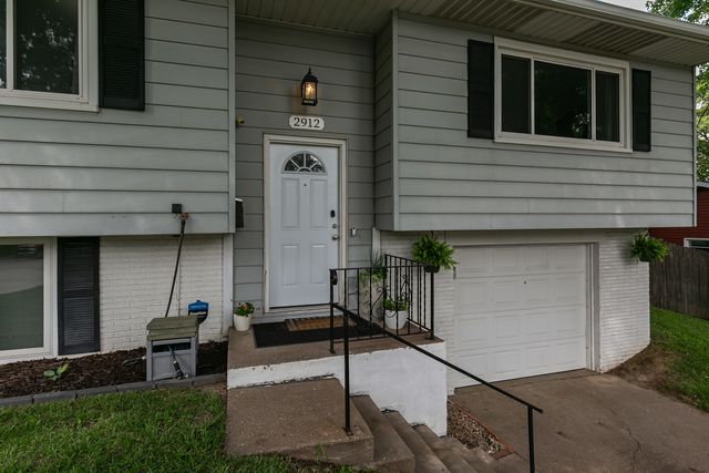 2912 E 35TH Street, Davenport, IA 52807