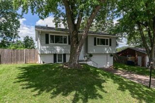 2912 E 35TH Street, Davenport, IA 52807