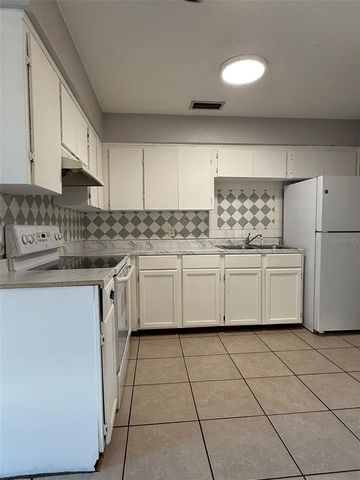 3225 CRYSTAL HILLS LOOP S 3227, Lakeland, FL 33801