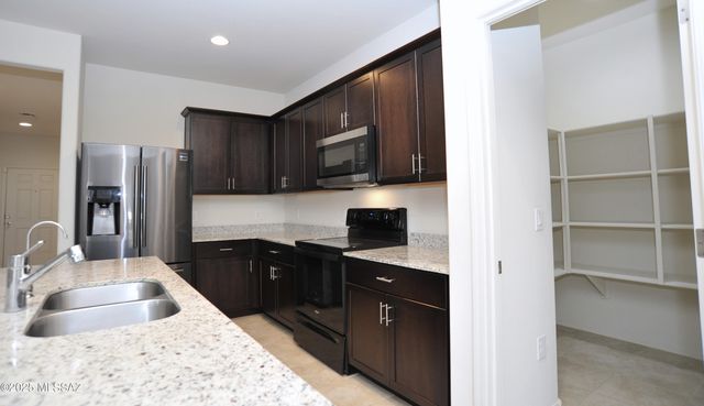 10916 W Claxton Drive, Marana, AZ 85653