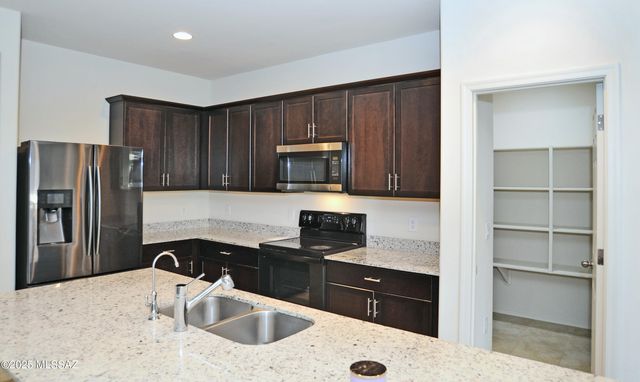 10916 W Claxton Drive, Marana, AZ 85653