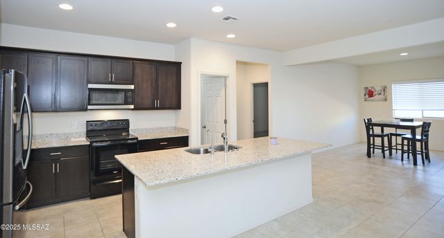 10916 W Claxton Drive, Marana, AZ 85653