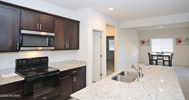 10916 W Claxton Drive, Marana, AZ 85653