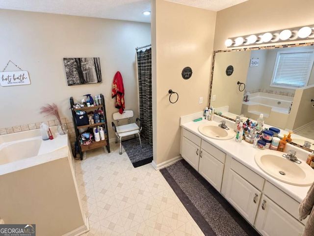 138 Mountain Oaks Drive, Carrollton, GA 30116