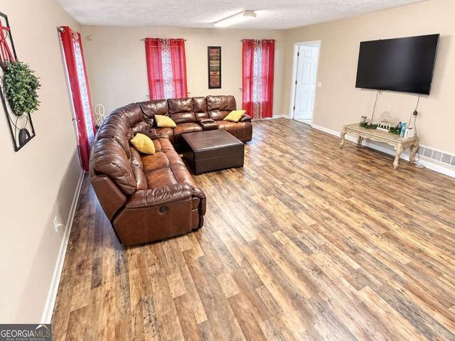 138 Mountain Oaks Drive, Carrollton, GA 30116