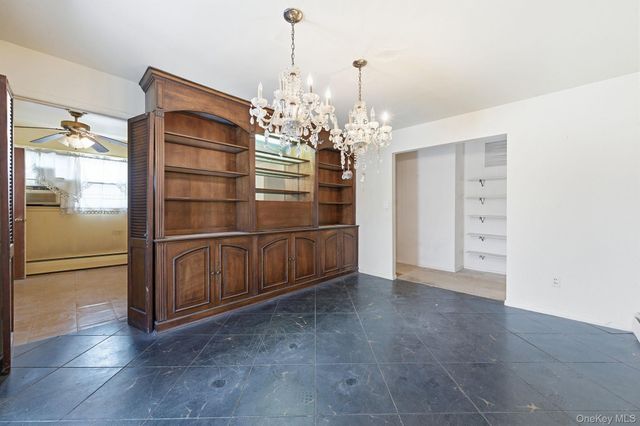 425 Old Courthouse Road, Manhasset Hills, NY 11040