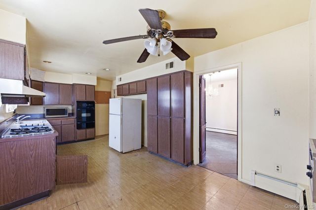 425 Old Courthouse Road, Manhasset Hills, NY 11040