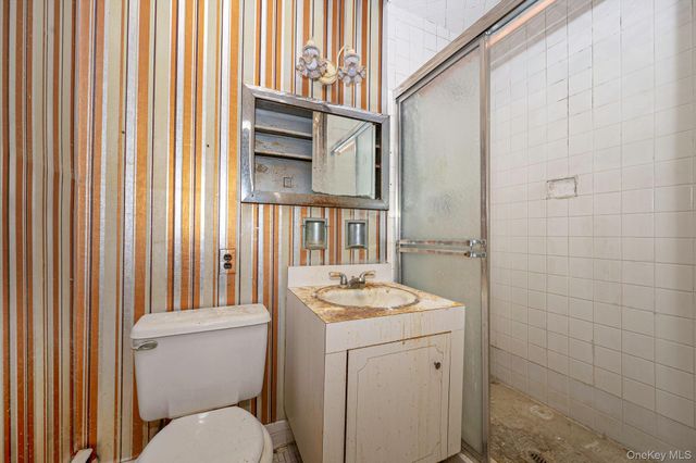 425 Old Courthouse Road, Manhasset Hills, NY 11040