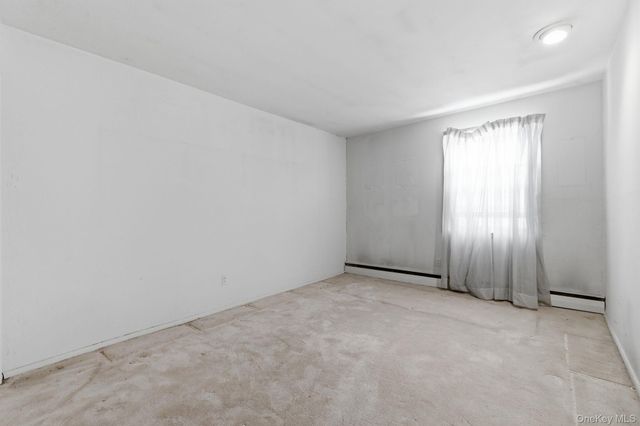 425 Old Courthouse Road, Manhasset Hills, NY 11040