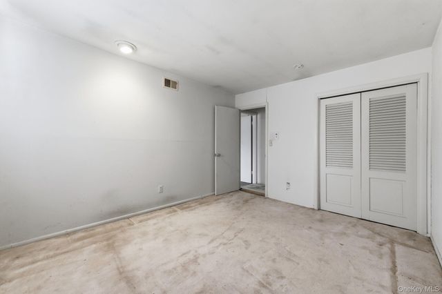 425 Old Courthouse Road, Manhasset Hills, NY 11040