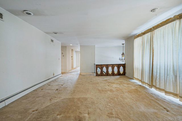 425 Old Courthouse Road, Manhasset Hills, NY 11040