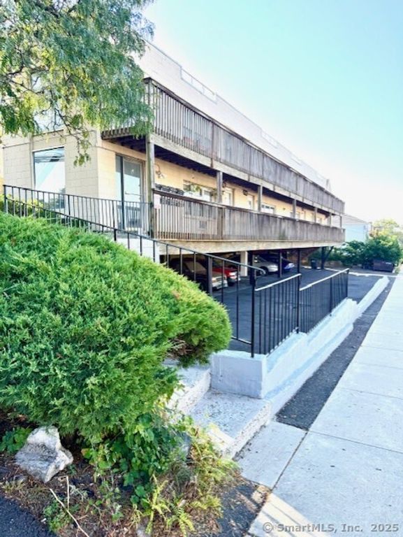 8 Wardwell Street APT 6, Stamford, CT 06902