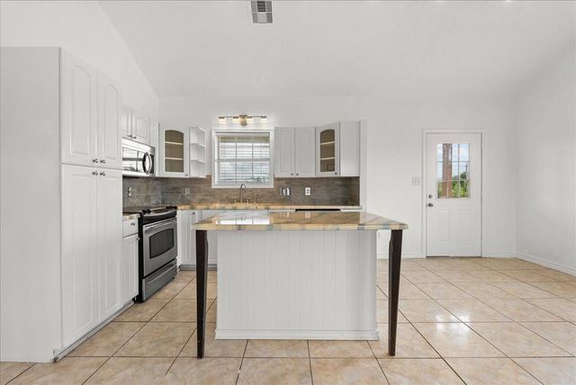 2311 Bayline Drive, Dickinson, TX 77539